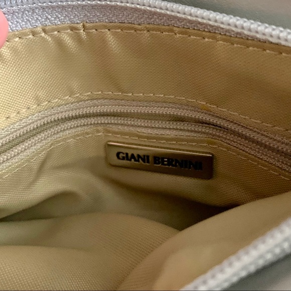 GIANI BERNINI LEATHER CROSSBODY SOFT SILVERY GRAY COLOR - SLEEK MINIMALIST STYLE - Picture 5 of 6